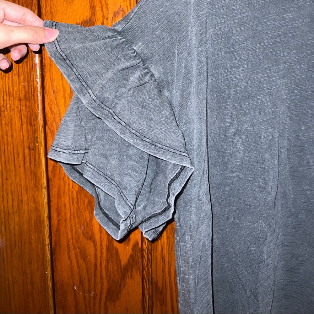 Universal Thread Grey Distressed Top - image 3